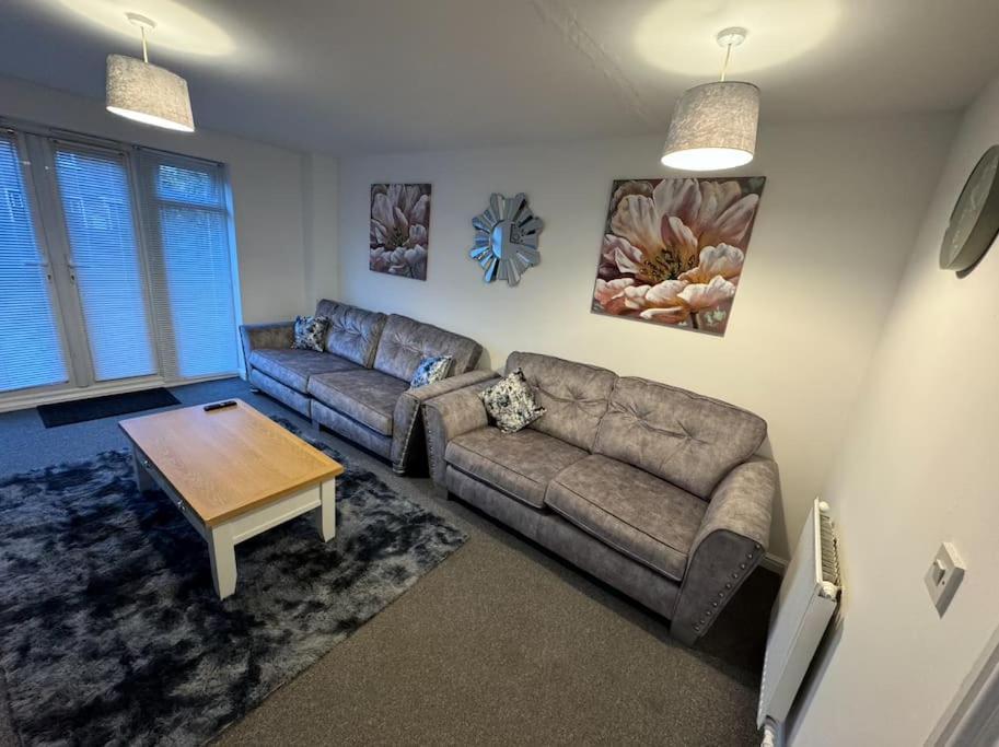 Вилла Modern Townhouse - 3 Bed 2.5 Bath 2 Private Gated Parking Веллингборо Экстерьер фото